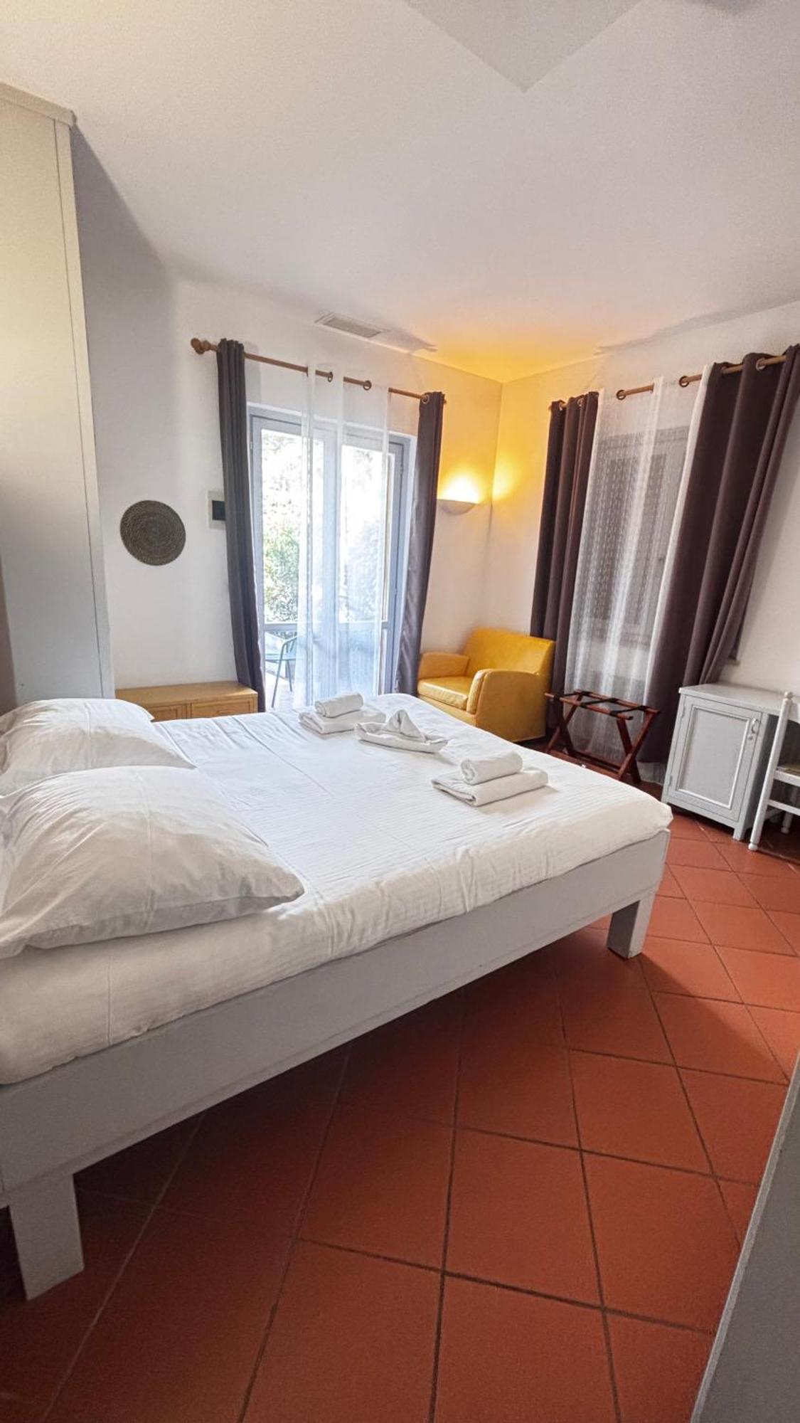Hotel La Bastide Le Lavandou Kültér fotó