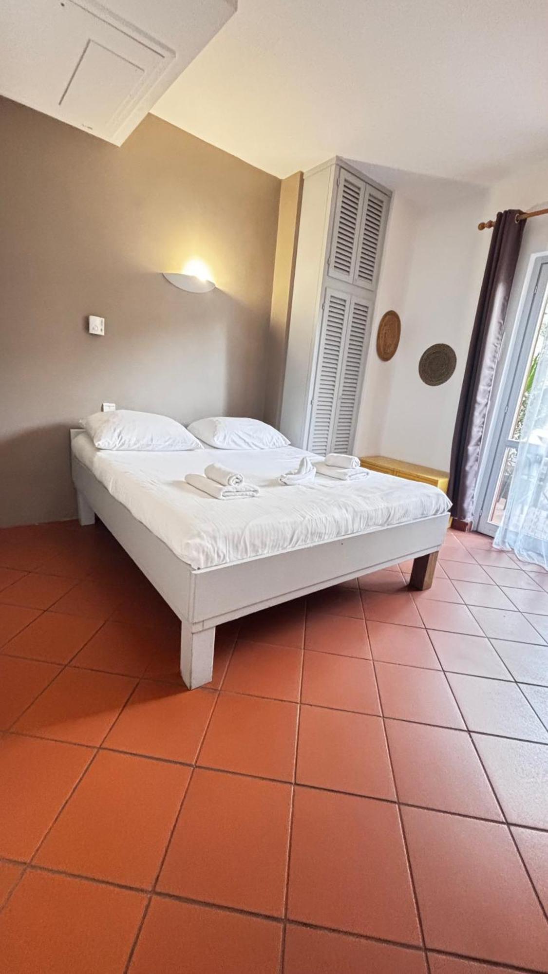 Hotel La Bastide Le Lavandou Kültér fotó